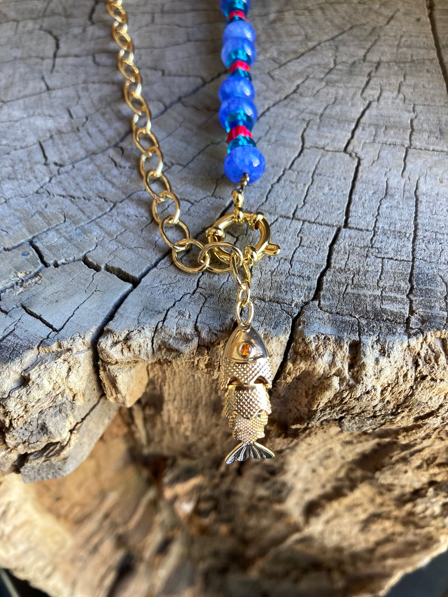 COLLAR PEZ AZUL/ROJO