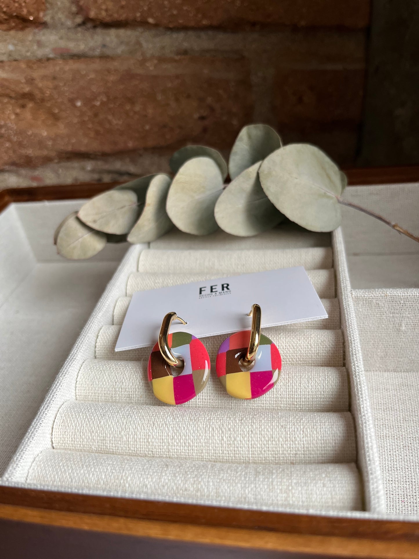 ARGOLLA ANA + CHARM CUADROS